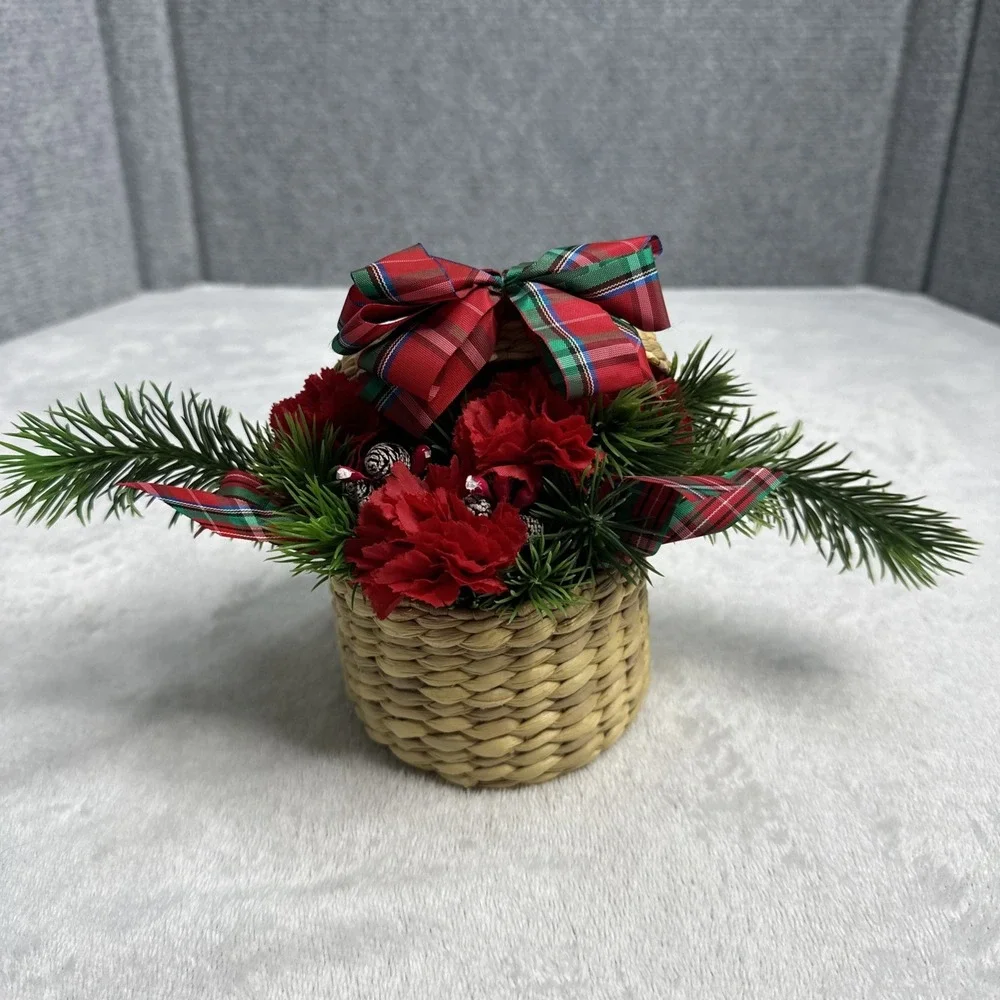 Vintage Small Wicker Christmas Basket With Floral Lid Ribbon Multicolor 4